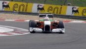 Paul Di Resta kører her, han er fra England